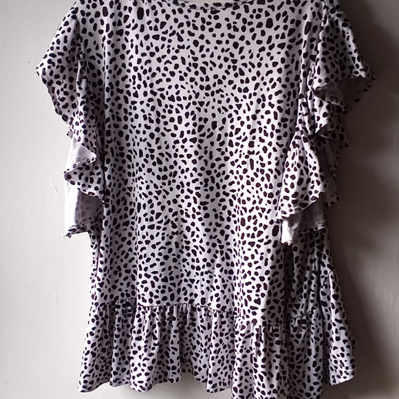 Cute Boutique top 🖤 - Picture 5 of 5